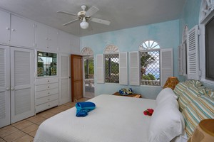 villa master bedroom